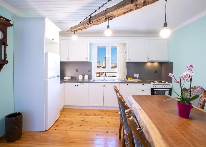 شقة Markem Katouna